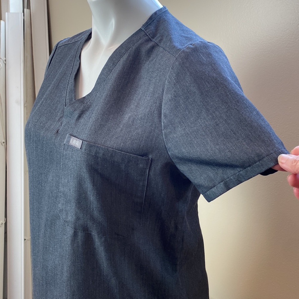 Figs Scrub Top - Picture 4 of 13